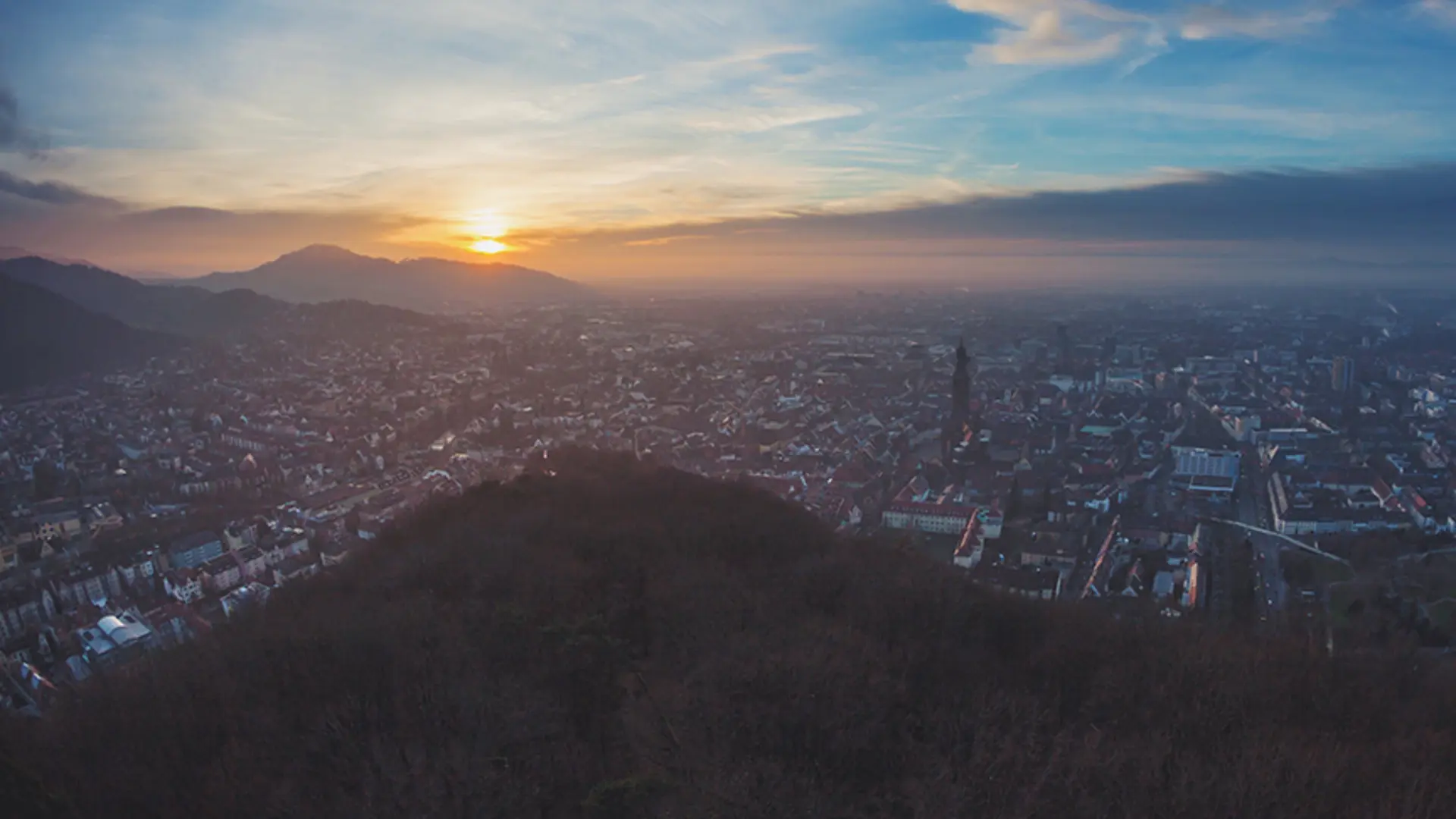 Sonnenuntergang über Freiburg im Breisgau