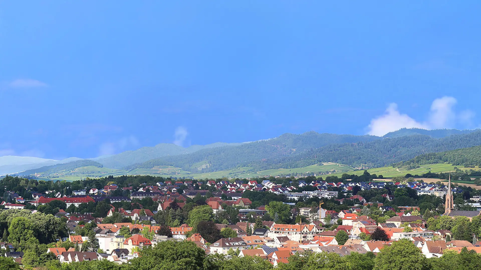 Panoramasicht auf Müllheim im Markgräflerland in Baden