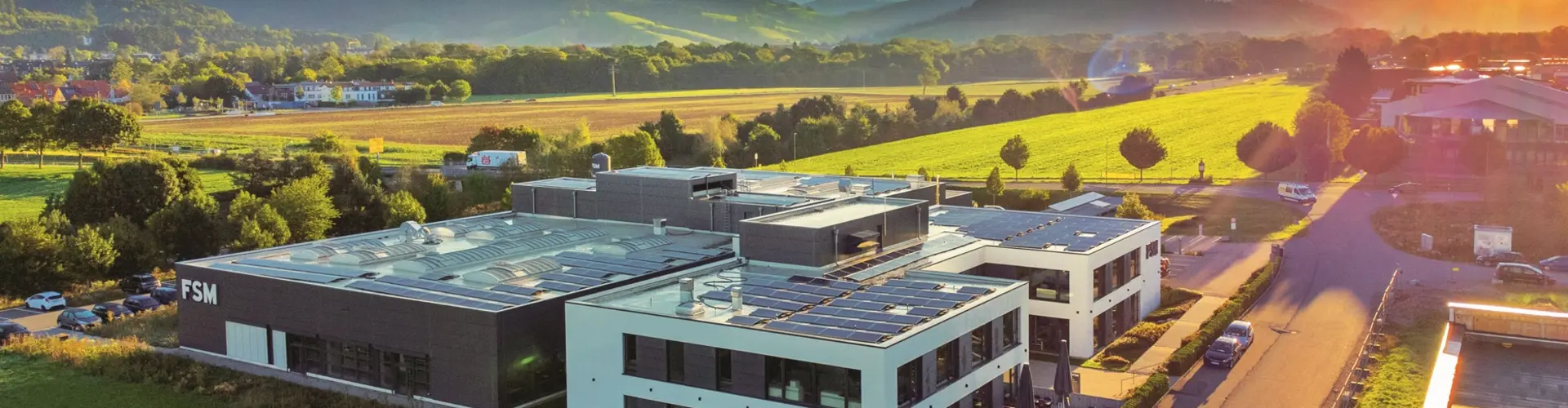 Das Gebäude der FSMAG in Kirchzarten bei Sonnenaufgang