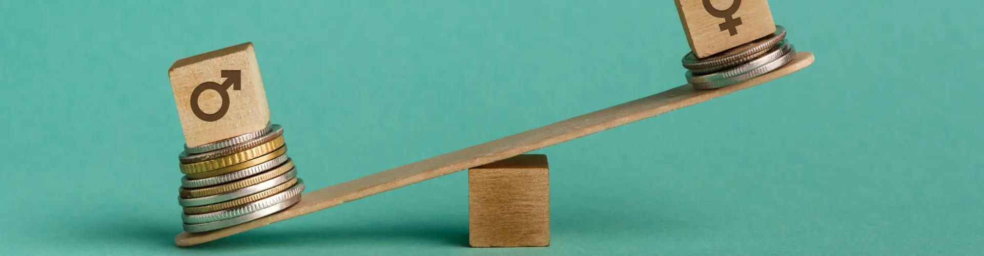 Abbildung des Gender Pay Gap durch eine Schaukel mit Geld und dem männlich und weiblich Zeichen
