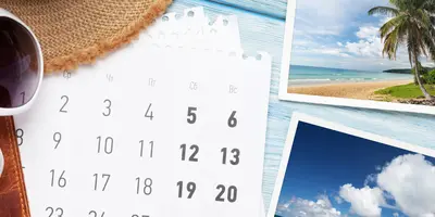 Kalender, Sonnenbrille und Urlaubsbilder