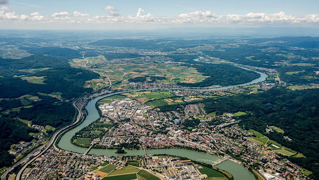 Bad Säckingen von oben, der Rhein trennt Deutschland von der Schweiz